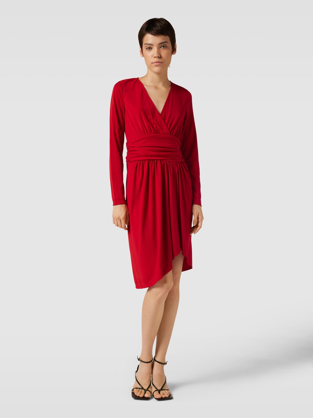 Платье длиной до колена с V-образным вырезом и поясом Lauren Ralph Lauren, красный
Платье длиной до колена с V-образным вырезом и поясом Lauren Ralph Lauren, красный