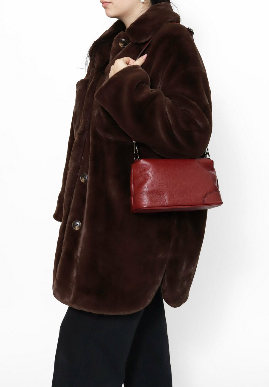 Сумка кросс-боди Chiara Ferretti Cross body bag, Rosso Scuro/Dark Red
Сумка кросс-боди Chiara Ferretti Cross body bag, Rosso Scuro/Dark Red