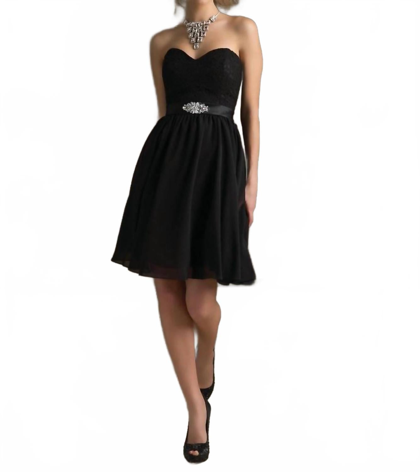 Черное коктейльное платье из шифона с кружевом и атласным поясом MORILEE
Черное коктейльное платье из шифона с кружевом и атласным поясом MORILEE