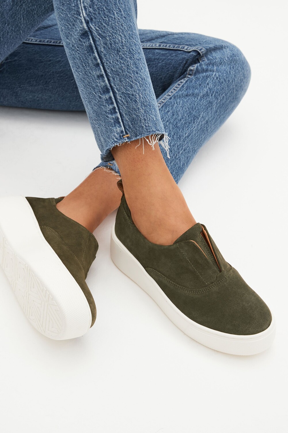 Кожаные спортивные кроссовки на толстой платформе на танкетке Signature Forever Comfort Next, зеленый
Кожаные спортивные кроссовки на толстой платформе на танкетке Signature Forever Comfort Next, зеленый