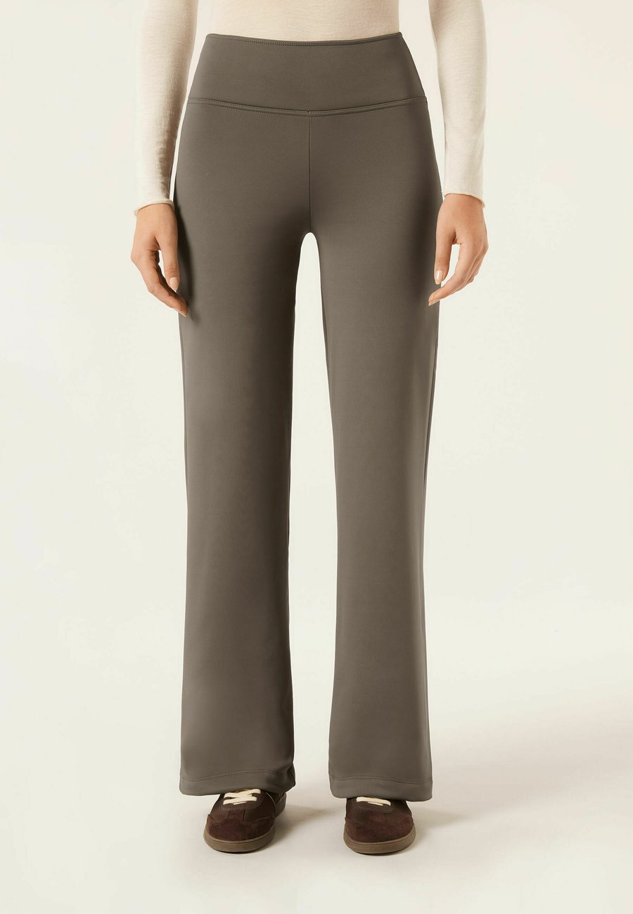 Брюки Calzedonia THERMAL PALAZZO, Brown/Cognac
Брюки Calzedonia THERMAL PALAZZO, Brown/Cognac