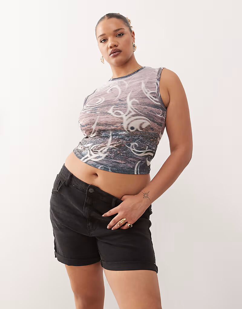 Джинсовые шорты Noisy May Curve с высокой талией из черного денима
Джинсовые шорты Noisy May Curve с высокой талией из черного денима