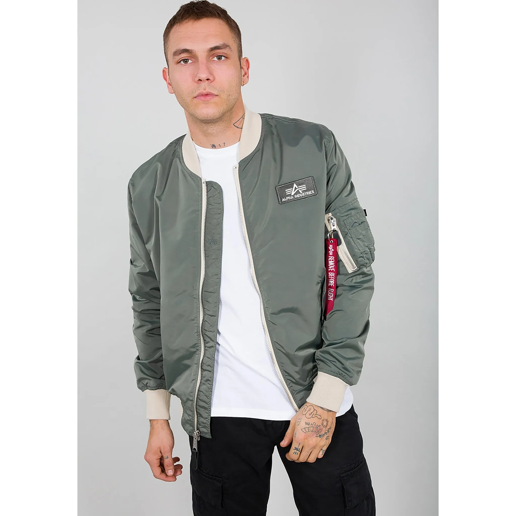 Куртка-бомбер Alpha Industries " Alpha Industries Мужчины - Куртки-бомберы MA-1 TTC", зеленый
Куртка-бомбер Alpha Industries " Alpha Industries Мужчины - Куртки-бомберы MA-1 TTC", зеленый