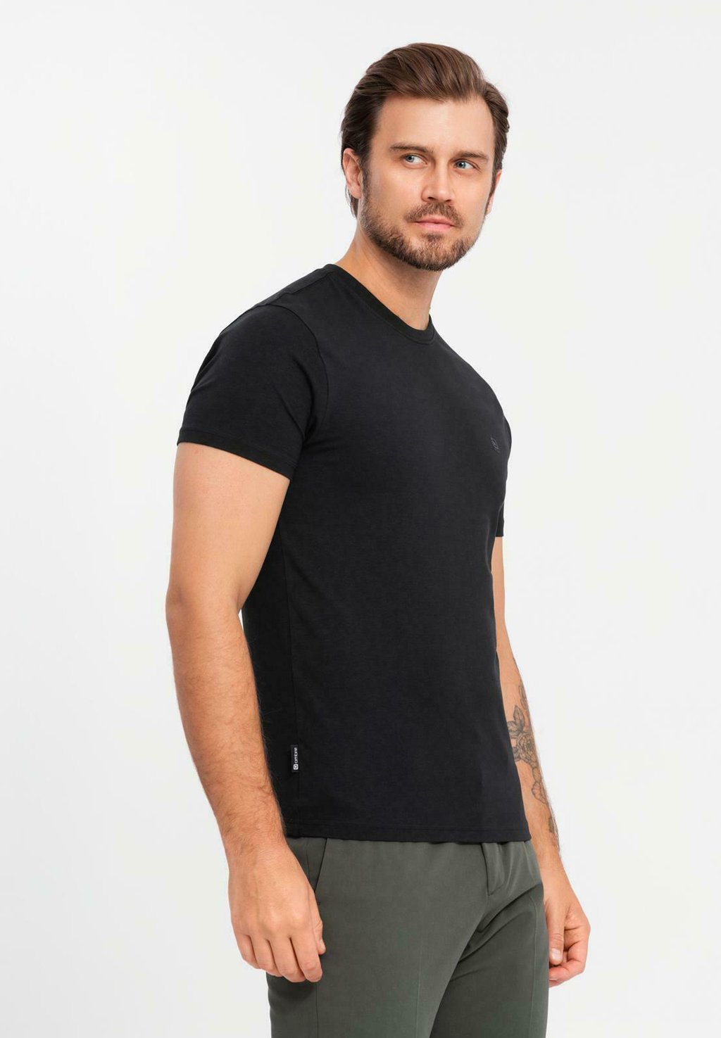 Базовая футболка 3 PACK Ombre, черный
Базовая футболка 3 PACK Ombre, черный