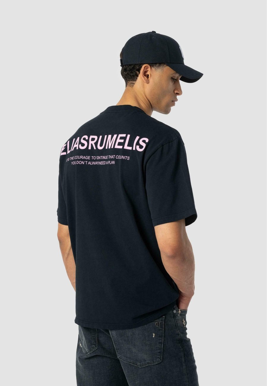 Футболка Elias Rumelis Print T-shirt, Dark Blue/Blue, Синий, Футболка Elias Rumelis Print T-shirt, Dark Blue/Blue
Футболка Elias Rumelis Print T-shirt, Dark Blue/Blue, Синий, Футболка Elias Rumelis Print T-shirt, Dark Blue/Blue