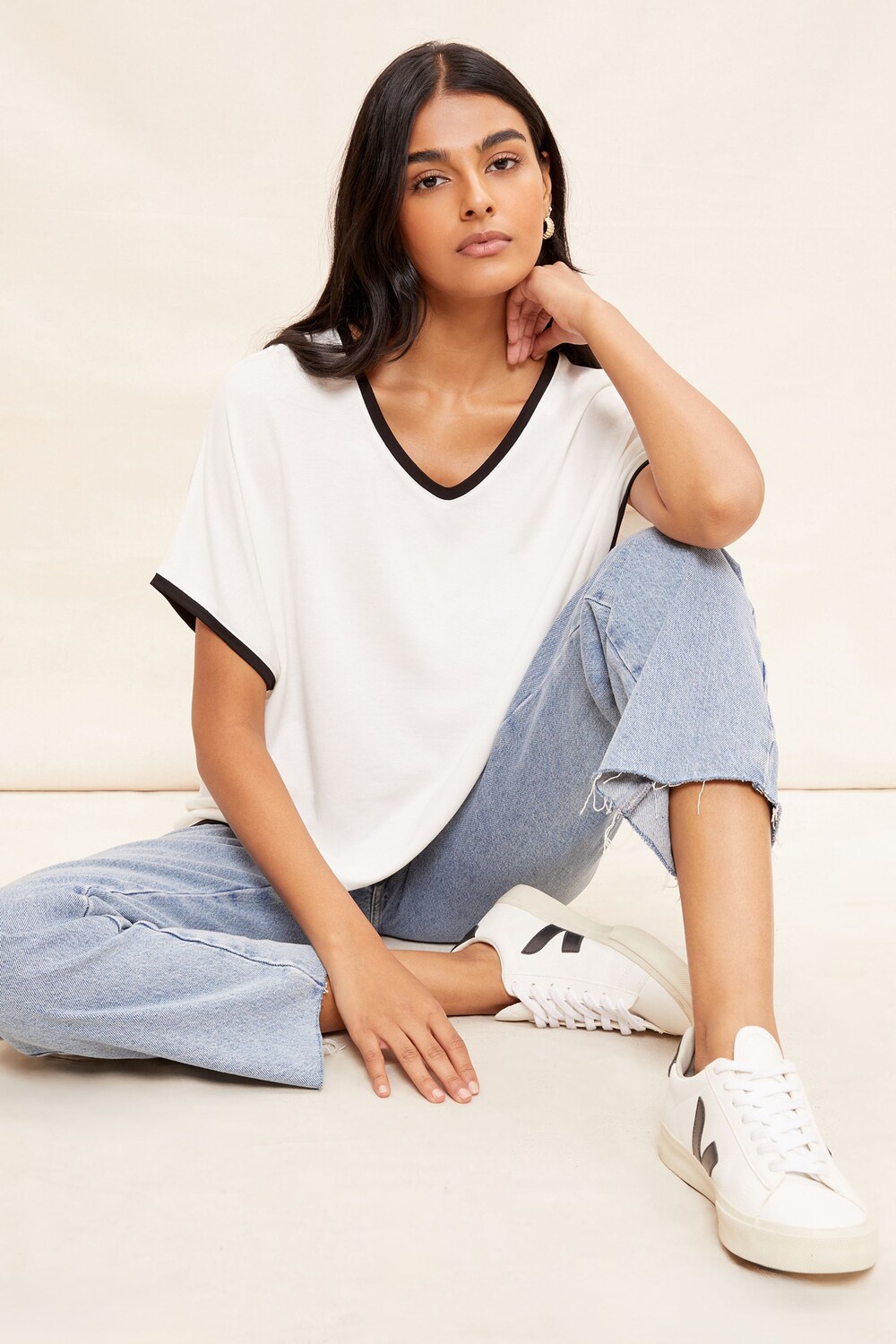 Туника с короткими рукавами и V-образным вырезом Friends Like These, черный
Туника с короткими рукавами и V-образным вырезом Friends Like These, черный