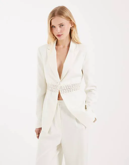 Комбинированный блейзер цвета слоновой кости с кружевными вставками Miss Selfridge
Комбинированный блейзер цвета слоновой кости с кружевными вставками Miss Selfridge