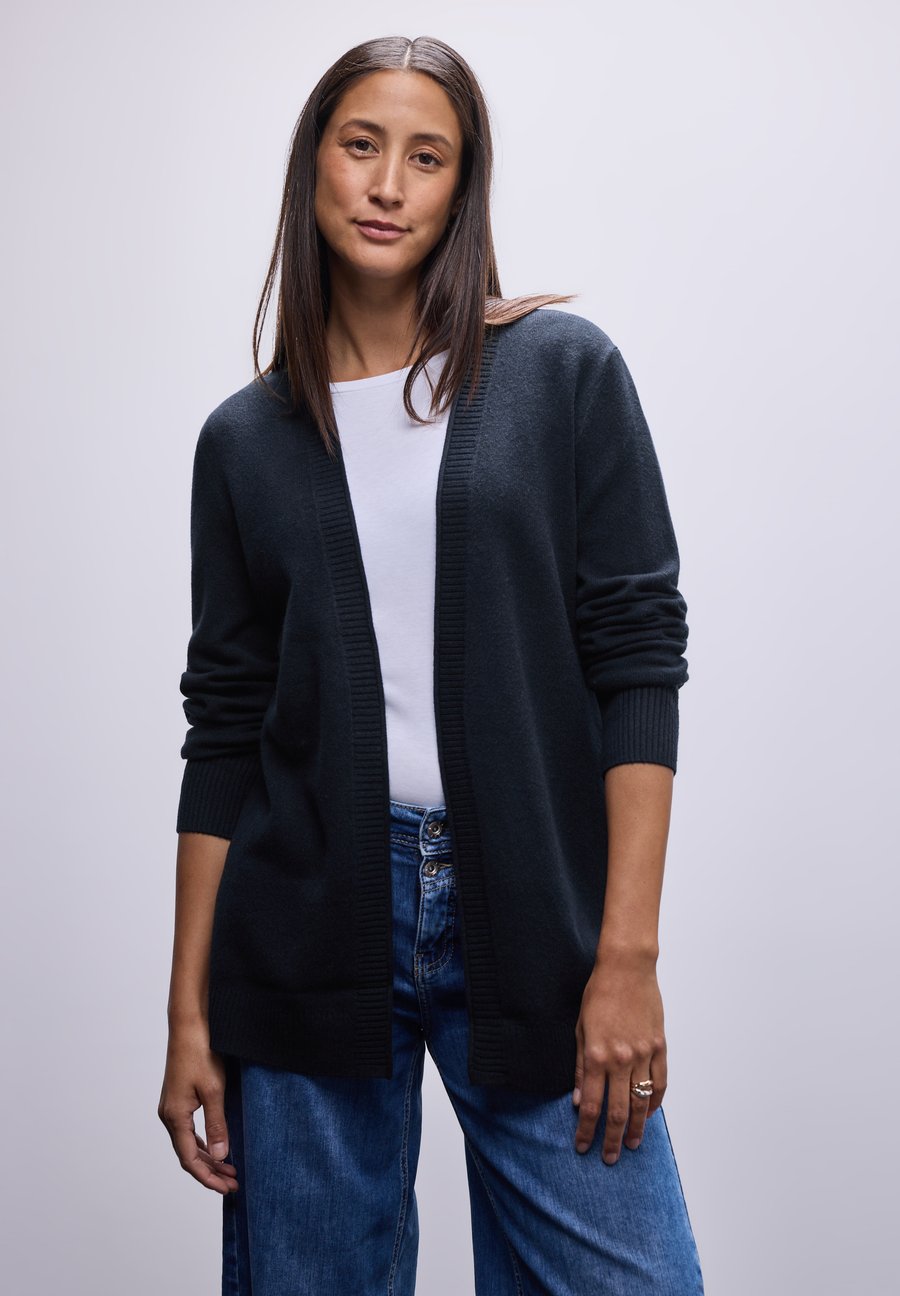 Кардиган Street One MIT ROLLKANTE , Blau/Dark Blue
Кардиган Street One MIT ROLLKANTE , Blau/Dark Blue