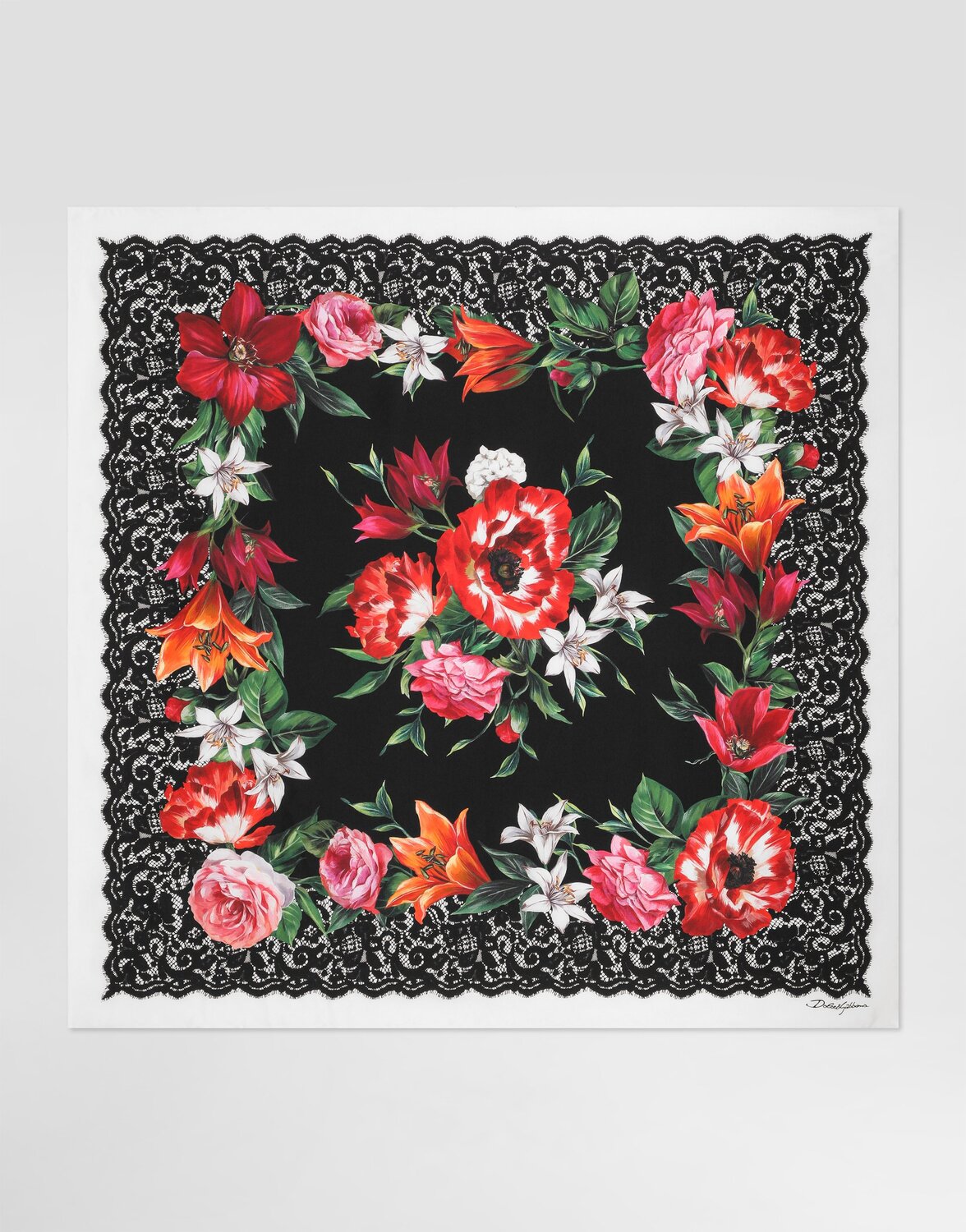 Платок из шелкового твила 90x90 Dolce & Gabbana, мультиколор
Платок из шелкового твила 90x90 Dolce & Gabbana, мультиколор