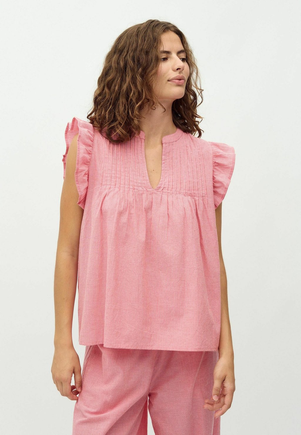 Блуза GEMALA-M mbyM, розовый
Блуза GEMALA-M mbyM, розовый