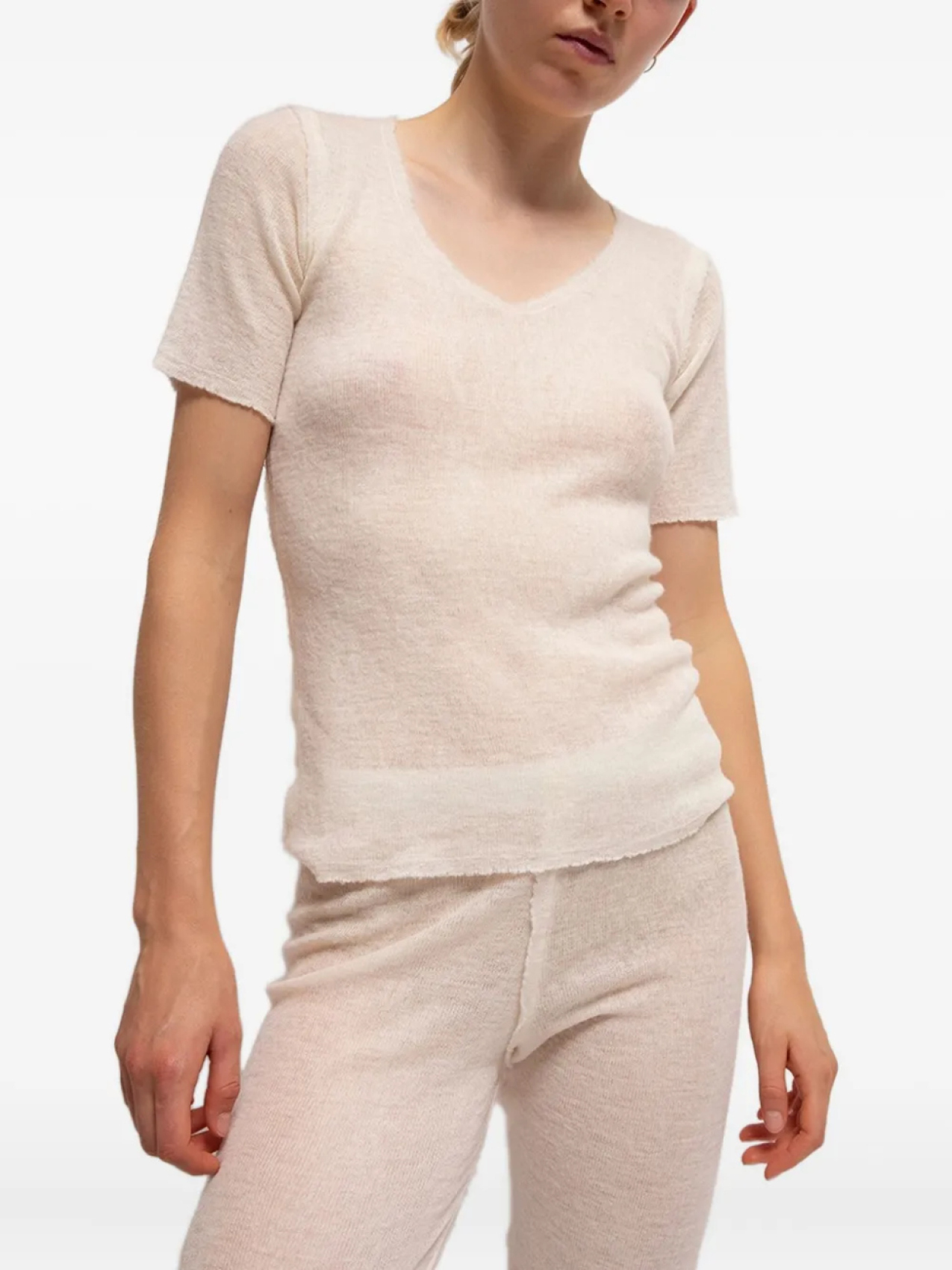 Топ Barbara с короткими рукавами и V-образным вырезом Gudrun & Gudrun, нейтральный
Топ Barbara с короткими рукавами и V-образным вырезом Gudrun & Gudrun, нейтральный