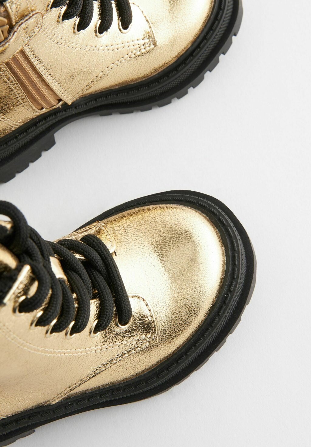 Зимние ботинки CHUNKY Next, золото
Зимние ботинки CHUNKY Next, золото