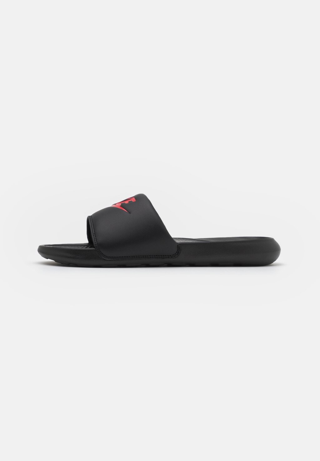 Тапочки VICTORI ONE SLIDE Nike, черный/красный
Тапочки VICTORI ONE SLIDE Nike, черный/красный