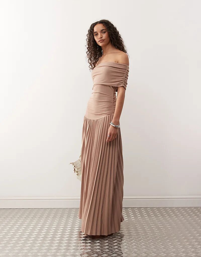 Платье макси Lioness Field Of Dreams с лифом Bardot, присборенной талией, плиссировкой и заниженным подолом цвета мокко
Платье макси Lioness Field Of Dreams с лифом Bardot, присборенной талией, плиссировкой и заниженным подолом цвета мокко