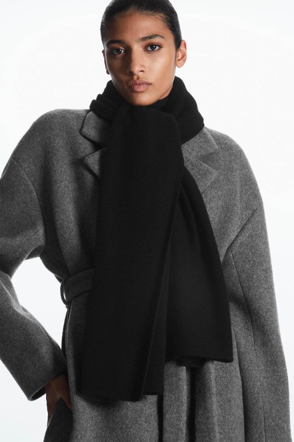 Шарф из чистого кашемира, черный
Шарф из чистого кашемира, черный