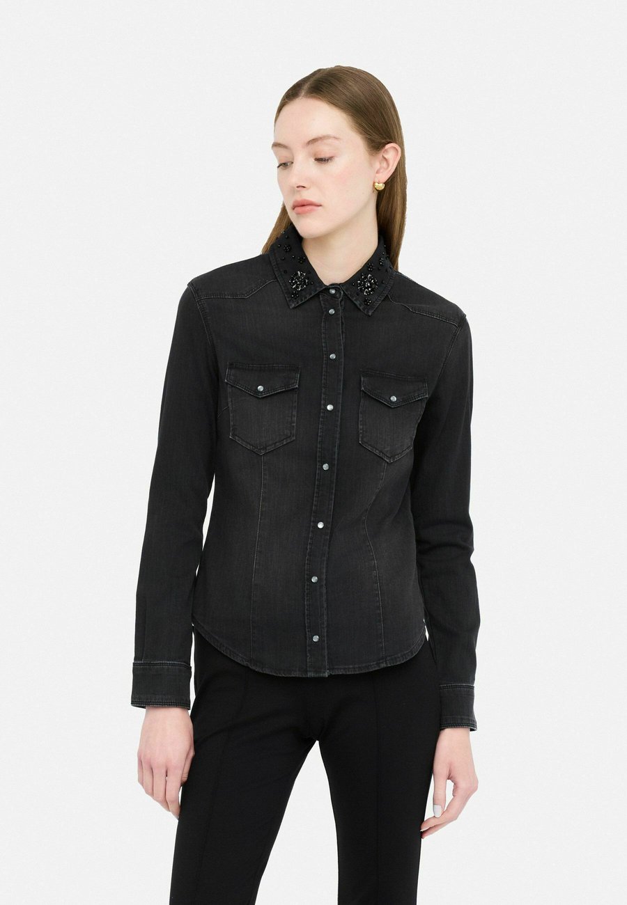 Блуза LIU JO WITH GEMSTONES, Black/Black Denim
Блуза LIU JO WITH GEMSTONES, Black/Black Denim