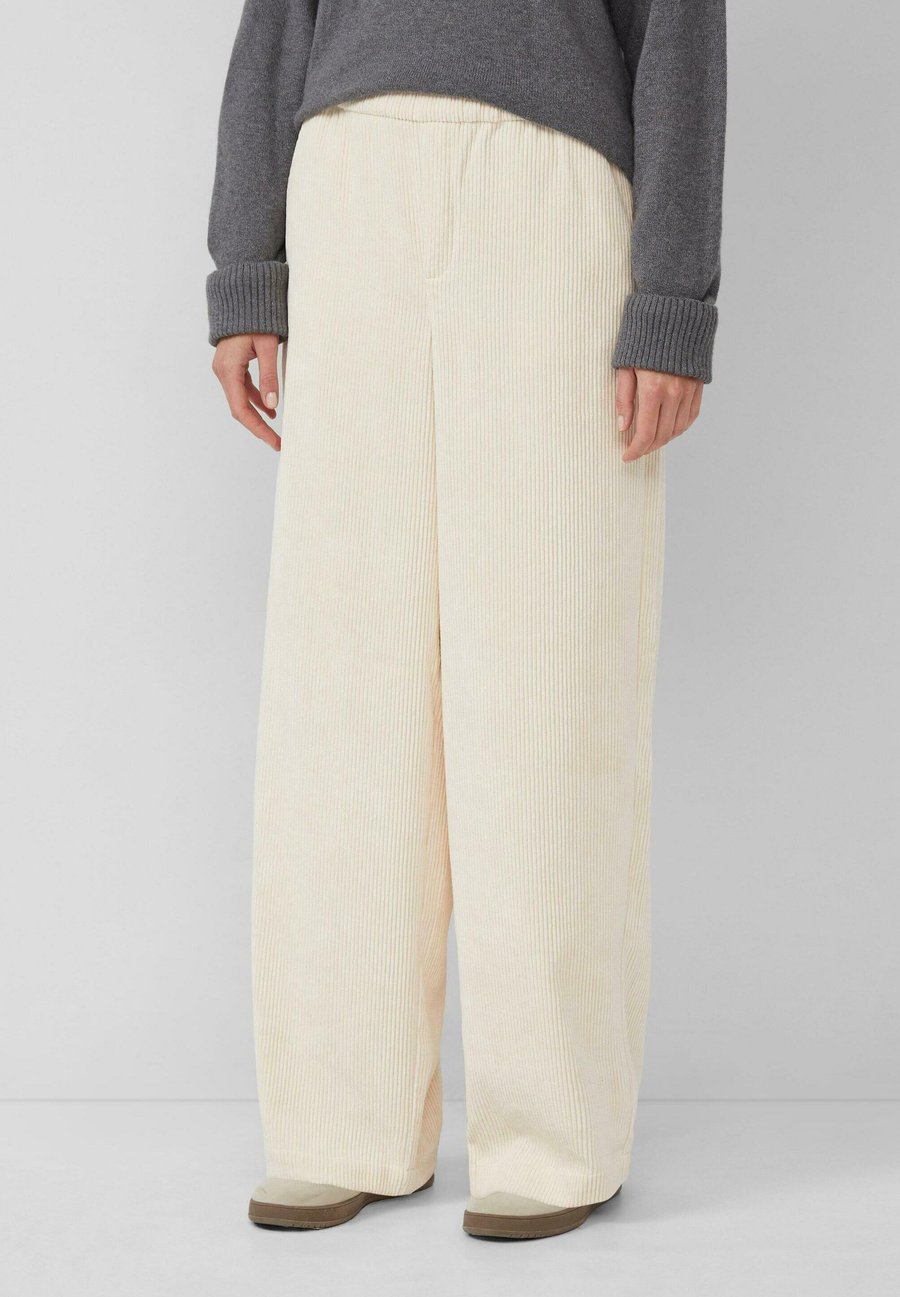 Брюки s.Oliver Trousers, Helles Sand/Beige
Брюки s.Oliver Trousers, Helles Sand/Beige