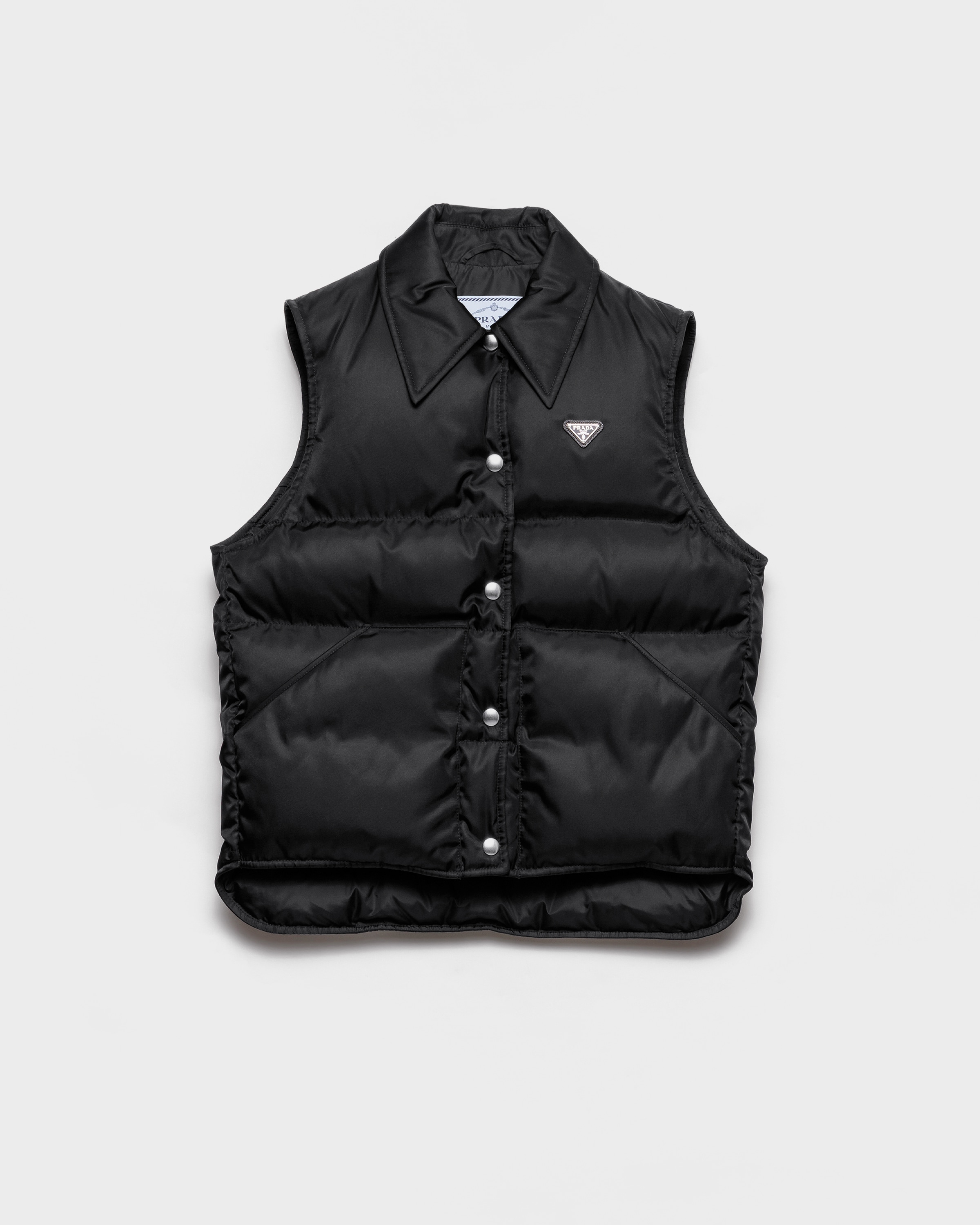 Пуховый жилет из Re-Nylon Prada, черный
Пуховый жилет из Re-Nylon Prada, черный