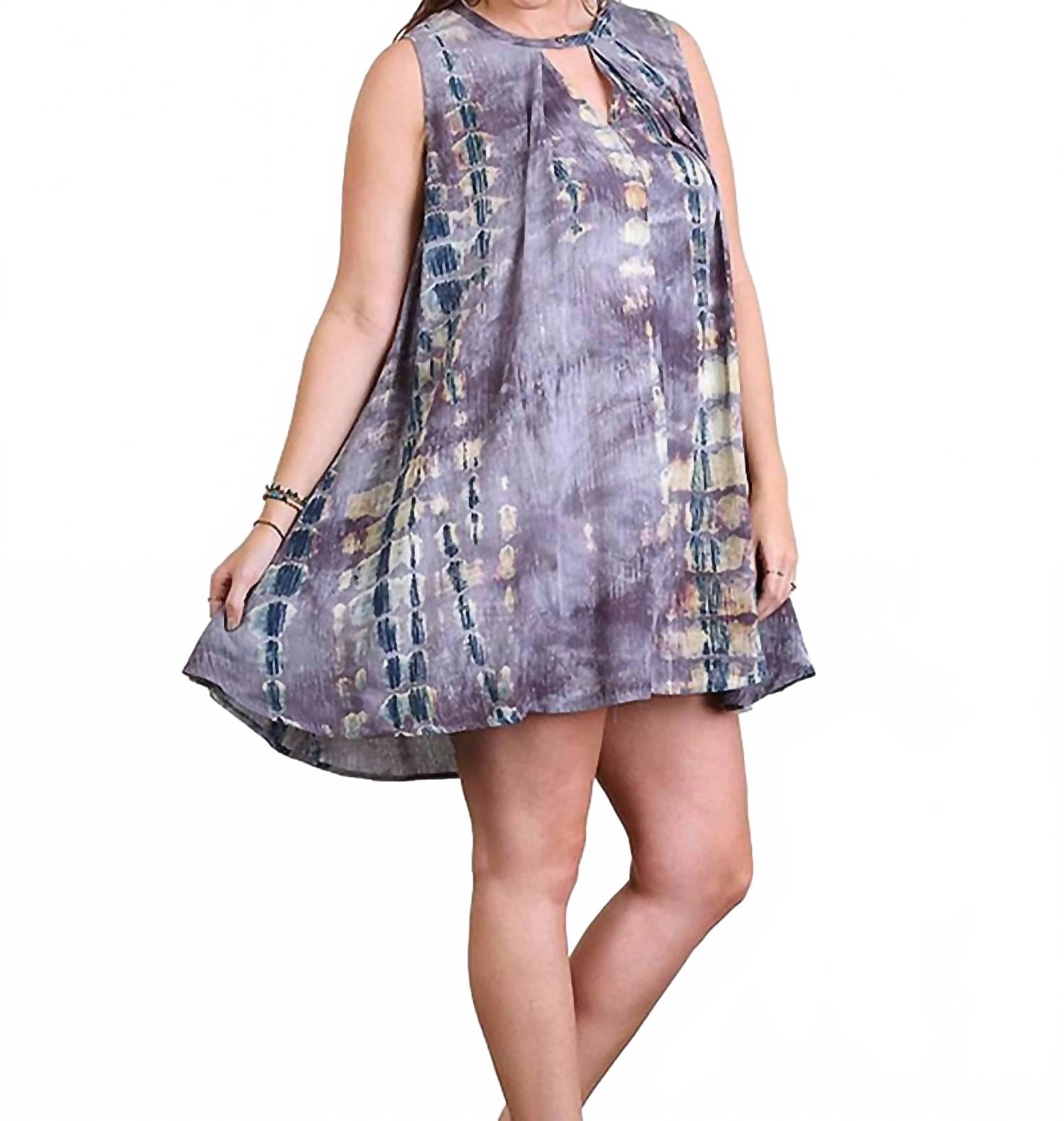 Тай-дай платье без рукавов с вырезом-замочком - плюс в сером цвете Umgee, серый
Тай-дай платье без рукавов с вырезом-замочком - плюс в сером цвете Umgee, серый