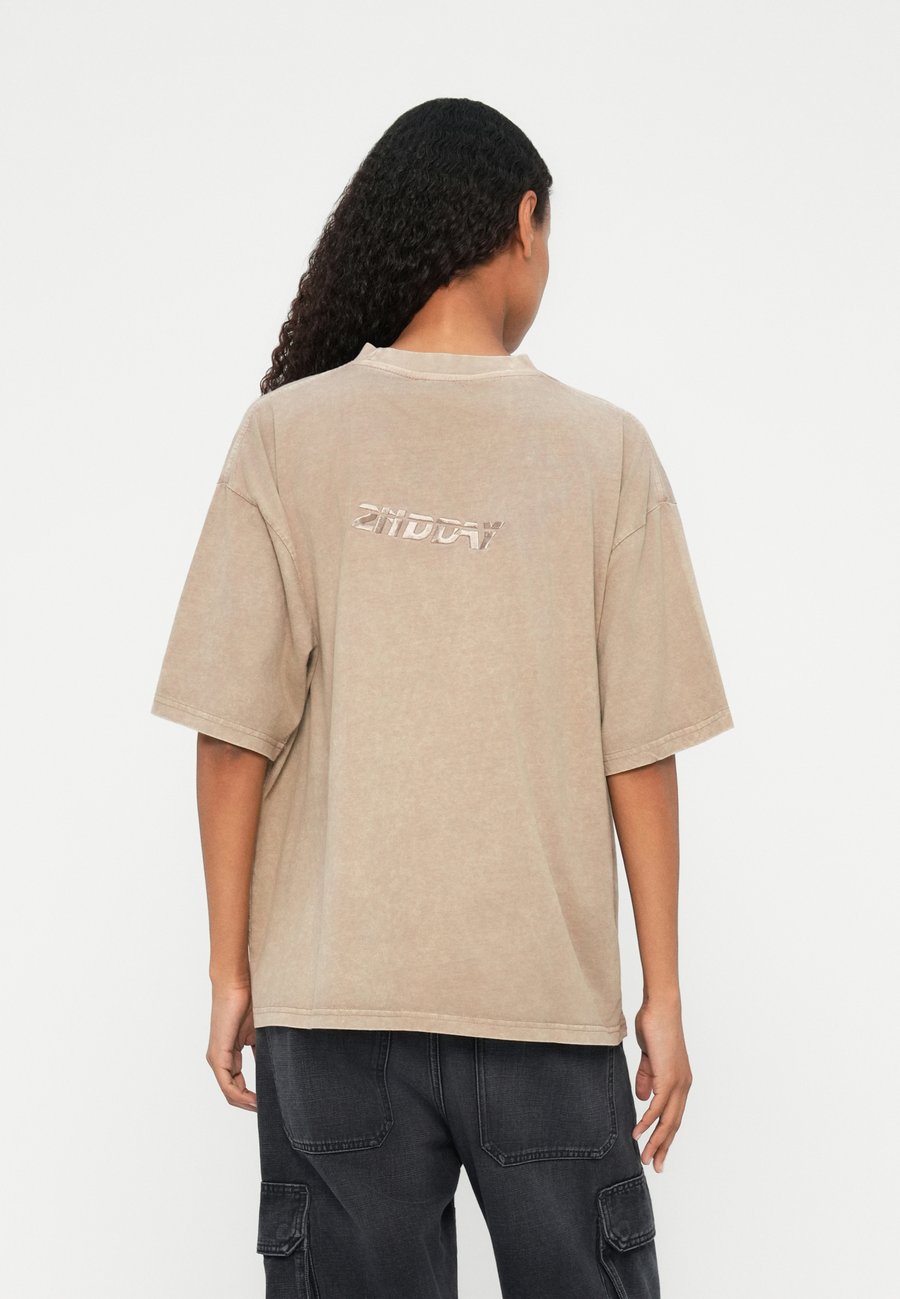 Футболка 2nd Day ARALE, Taupe Gray/Beige, Коричневый, Футболка 2nd Day ARALE, Taupe Gray/Beige
Футболка 2nd Day ARALE, Taupe Gray/Beige, Коричневый, Футболка 2nd Day ARALE, Taupe Gray/Beige