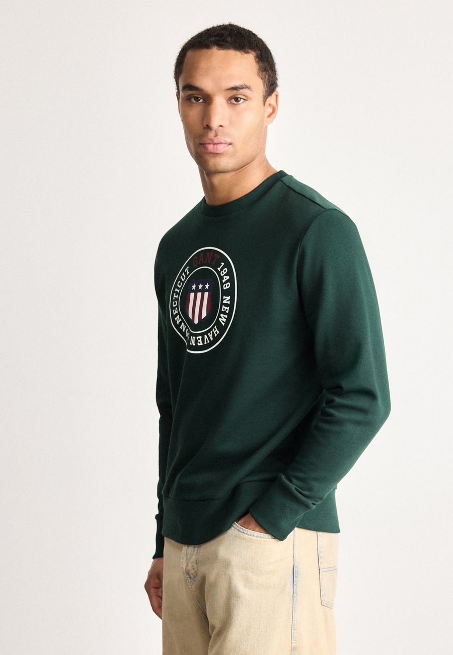 Толстовка GANT GRAPHIC C NECK, Green/Dark Green
Толстовка GANT GRAPHIC C NECK, Green/Dark Green