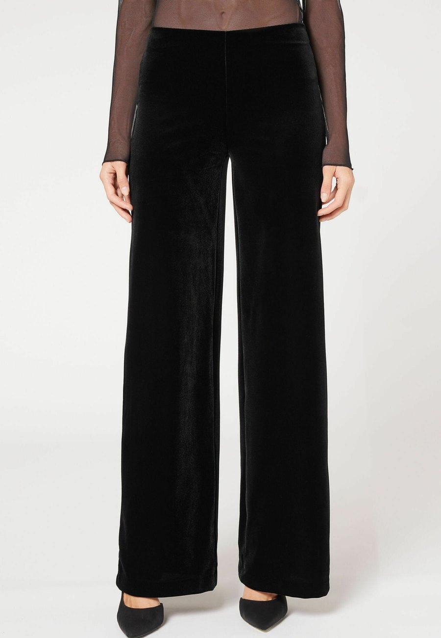 Брюки Calzedonia Trousers, Schwarz Black/Black
Брюки Calzedonia Trousers, Schwarz Black/Black