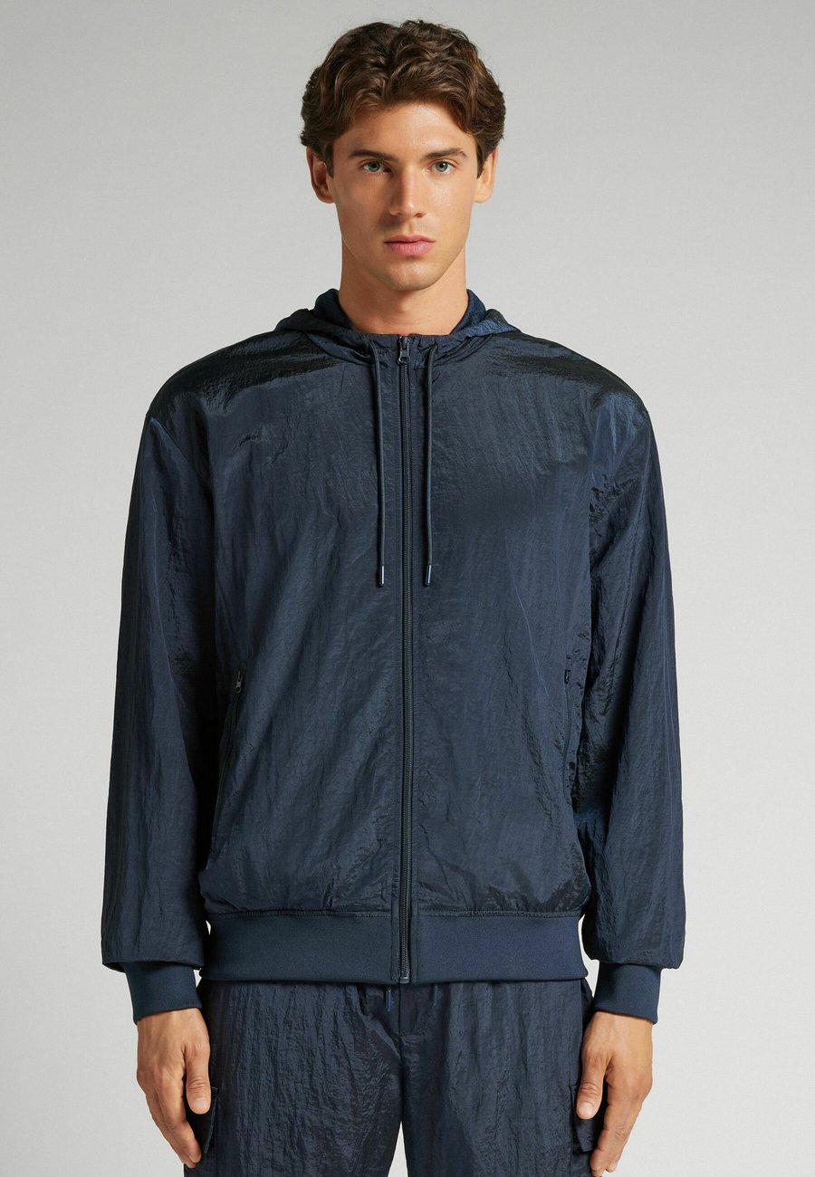 Куртка IUMAN Intimissimi Uomo Summer jacket, Blue/Dark Blue
Куртка IUMAN Intimissimi Uomo Summer jacket, Blue/Dark Blue