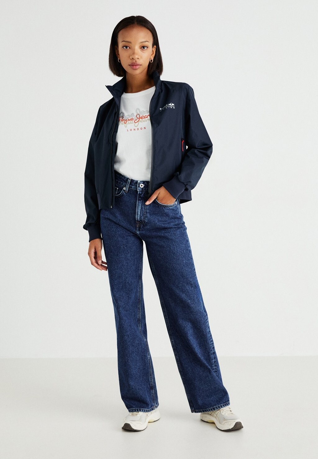 Куртка-бомбер RED BULL RACING LOGO DRIVER WINDBREAKER Pepe Jeans, темно-синий
Куртка-бомбер RED BULL RACING LOGO DRIVER WINDBREAKER Pepe Jeans, темно-синий