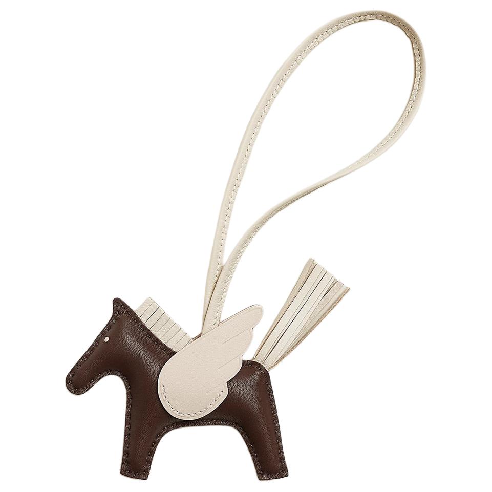 HERMES Мило Кожа ягнёнка Быстрая телячья кожа Подвески Унисекс Белый, White
HERMES Мило Кожа ягнёнка Быстрая телячья кожа Подвески Унисекс Белый, White