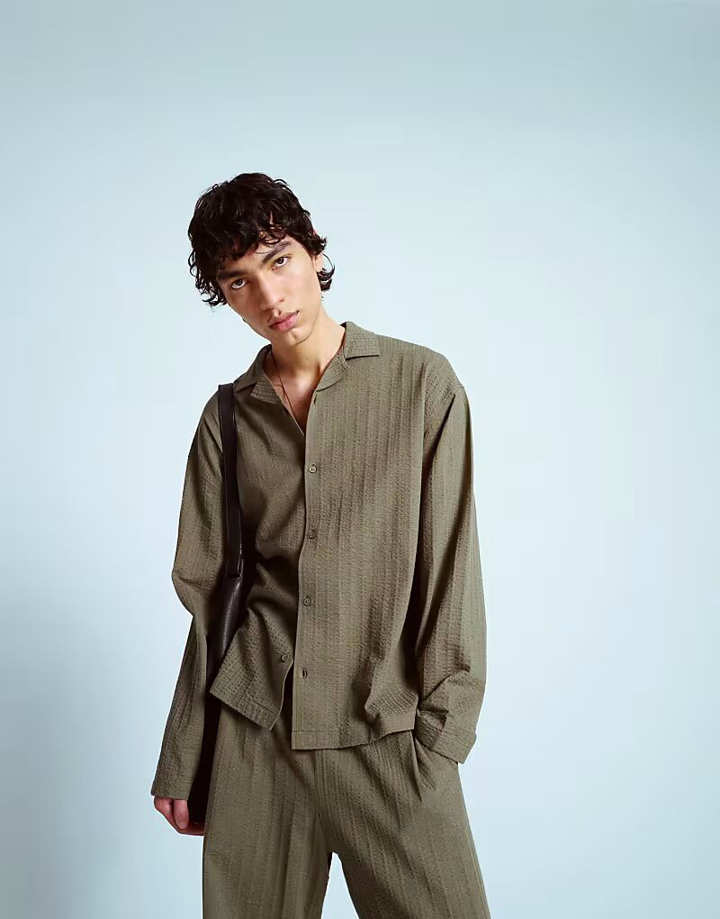 Рубашка Topman свободного кроя с длинными рукавами, застегивающаяся на пуговицы, из джерси с жатым волокном цвета хаки
Рубашка Topman свободного кроя с длинными рукавами, застегивающаяся на пуговицы, из джерси с жатым волокном цвета хаки