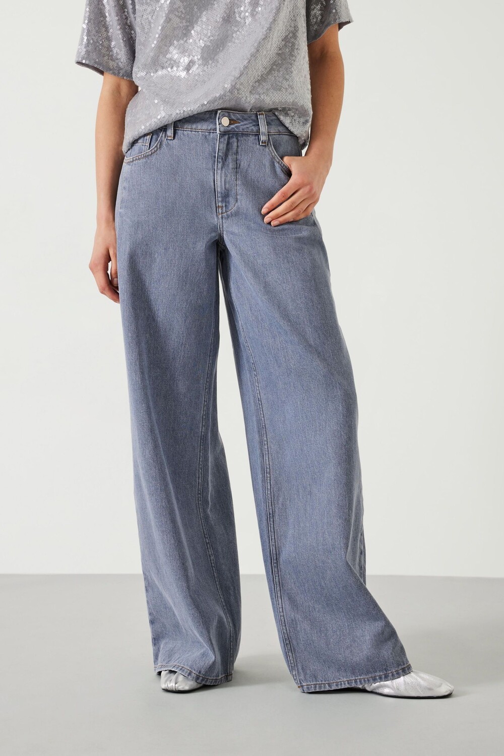 Джинсы Nova с защипами и широкими штанинами Hush, серый
Джинсы Nova с защипами и широкими штанинами Hush, серый