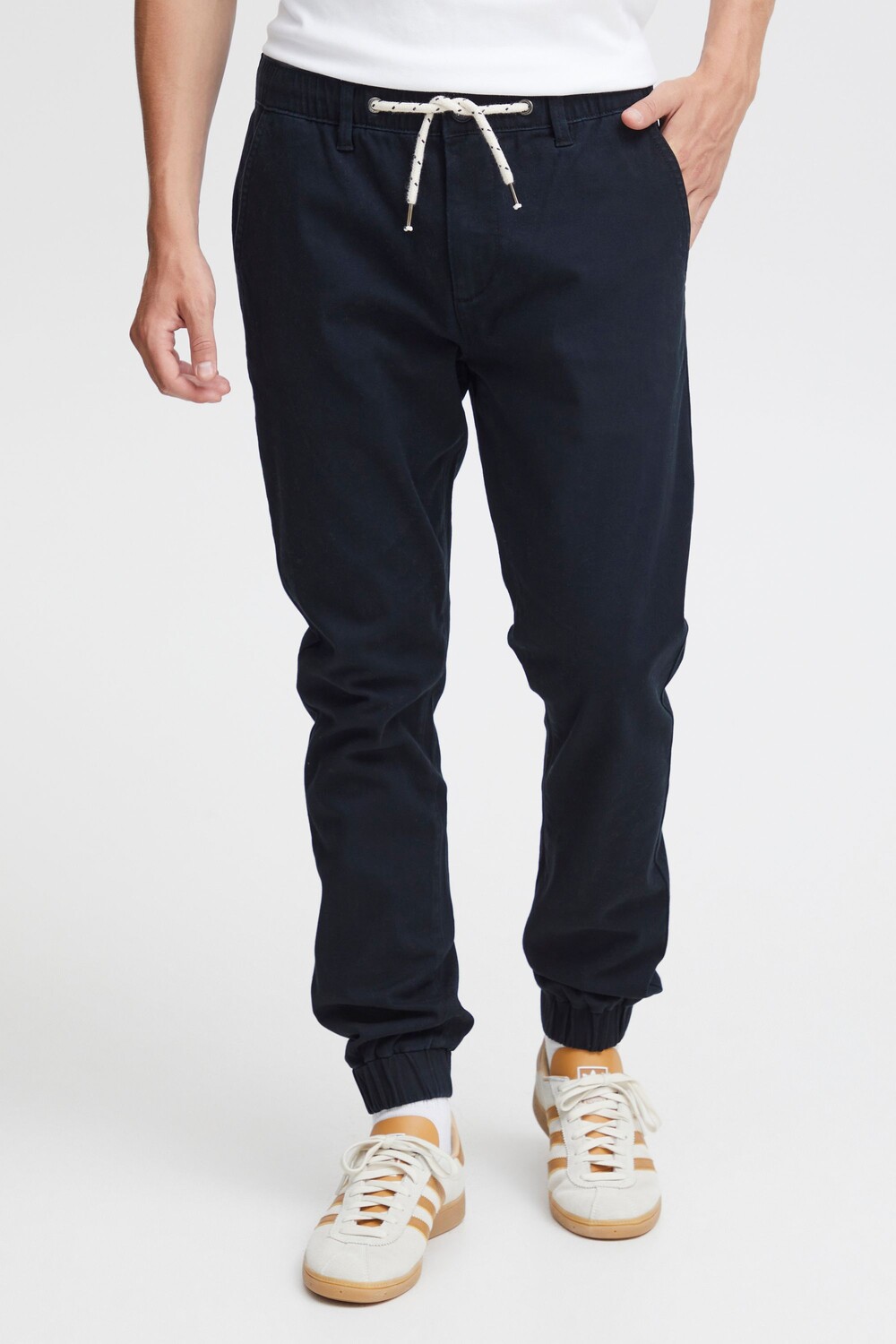 Тканевые брюки BLEND Chino BHSelli, черный
Тканевые брюки BLEND Chino BHSelli, черный