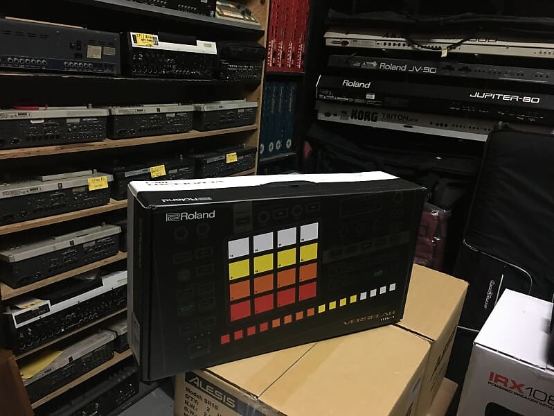 Roland MV-1 Verselab Music Workstation Drum/Pads MV1 //АРМЕНС// Verselab MV-1
Roland MV-1 Verselab Music Workstation Drum/Pads MV1 //АРМЕНС// Verselab MV-1