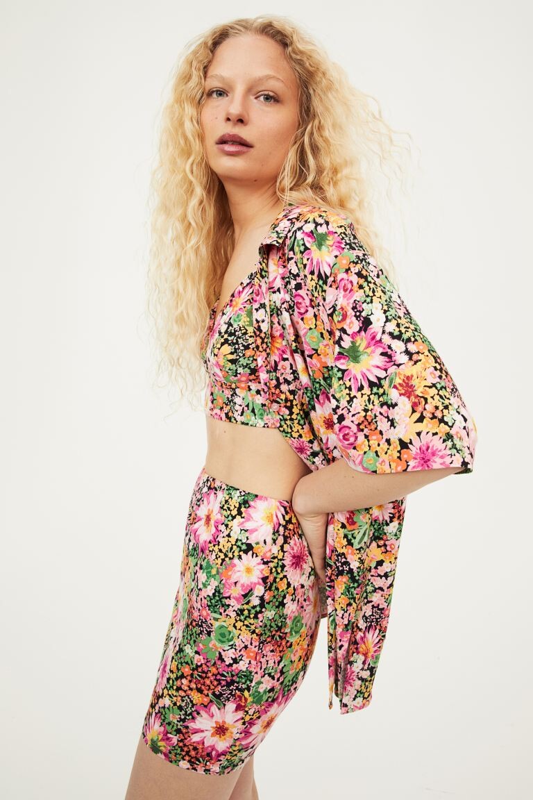 Мини-юбка с узором H&M, черный/цветы
Мини-юбка с узором H&M, черный/цветы