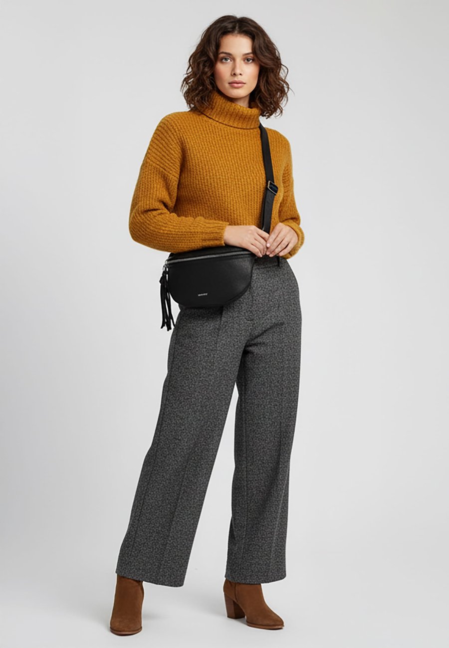 Сумка кросс-боди SURI FREY MACY, Black
Сумка кросс-боди SURI FREY MACY, Black