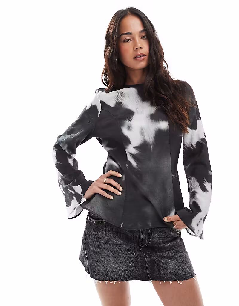Топ с длинными рукавами и присборенной талией ASOS DESIGN с принтом коровы
Топ с длинными рукавами и присборенной талией ASOS DESIGN с принтом коровы
