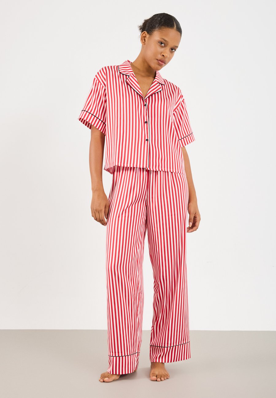 Пижамный комплект Even&Odd SET, Red
Пижамный комплект Even&Odd SET, Red