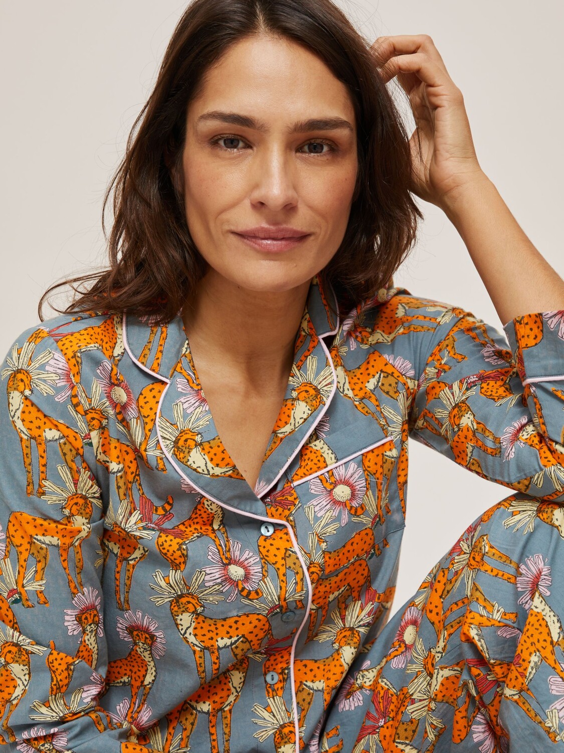 Хлопковый пижамный комплект They Nibs Untamed Cheetah, серый
Хлопковый пижамный комплект They Nibs Untamed Cheetah, серый