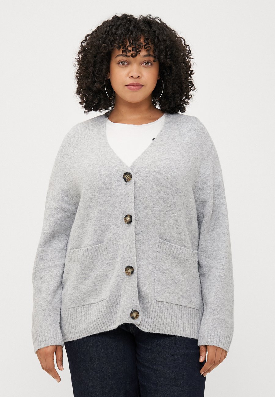 Кардиган Vero Moda Curve VMCBOOM V NECK BUTTON, Light Grey Melange/Mottled Light Grey
Кардиган Vero Moda Curve VMCBOOM V NECK BUTTON, Light Grey Melange/Mottled Light Grey