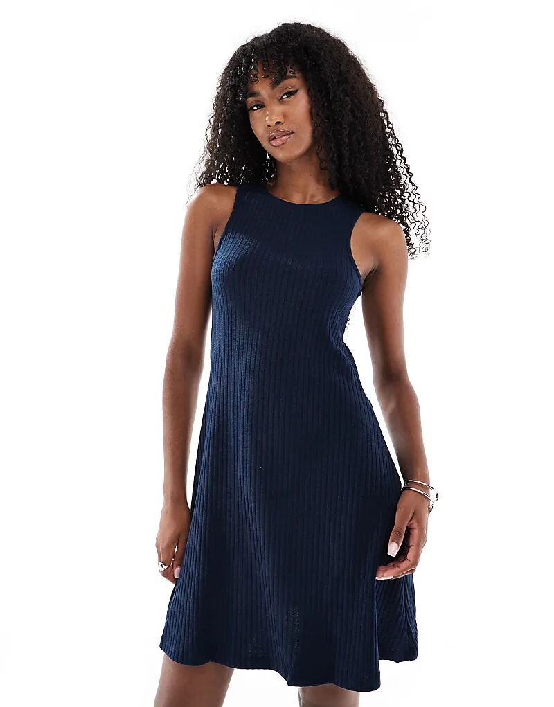 Мини-платье-борцовка Vero Moda в рубчик темно-синего цвета
Мини-платье-борцовка Vero Moda в рубчик темно-синего цвета