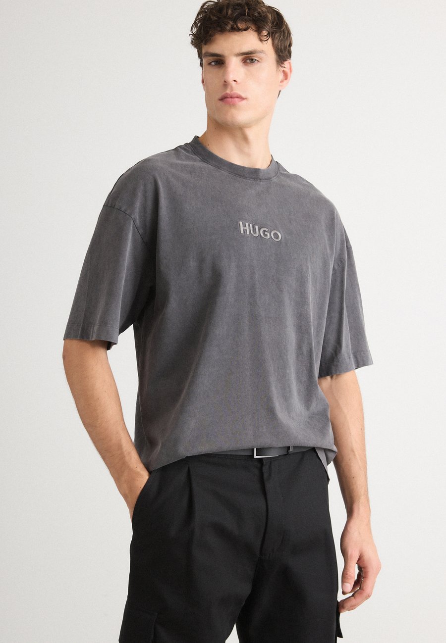 Футболка HUGO Basic T-shirt, Charcoal/Grey
Футболка HUGO Basic T-shirt, Charcoal/Grey
