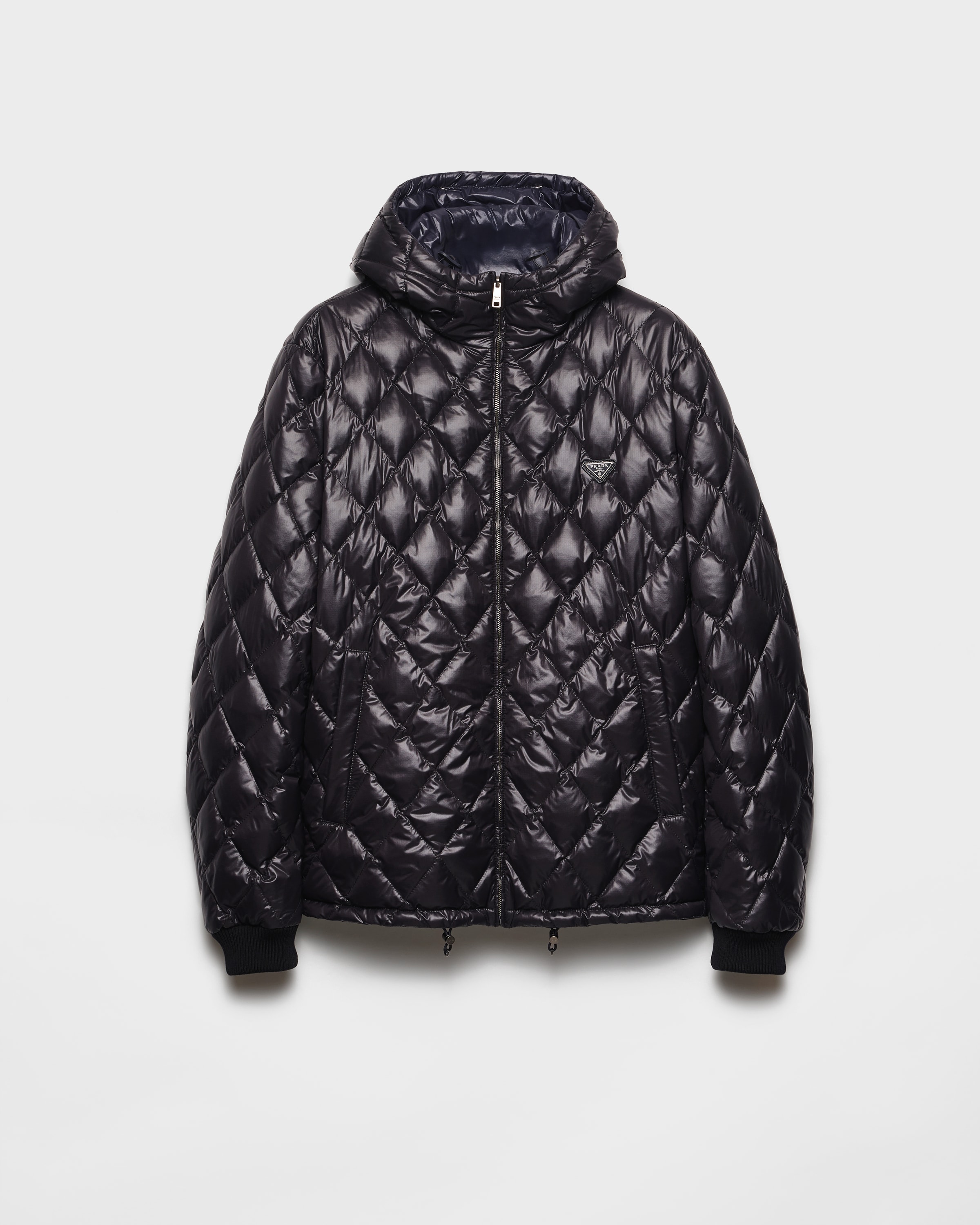 Пуховик средней плотности из стеганой технической ткани Prada, черный
Пуховик средней плотности из стеганой технической ткани Prada, черный