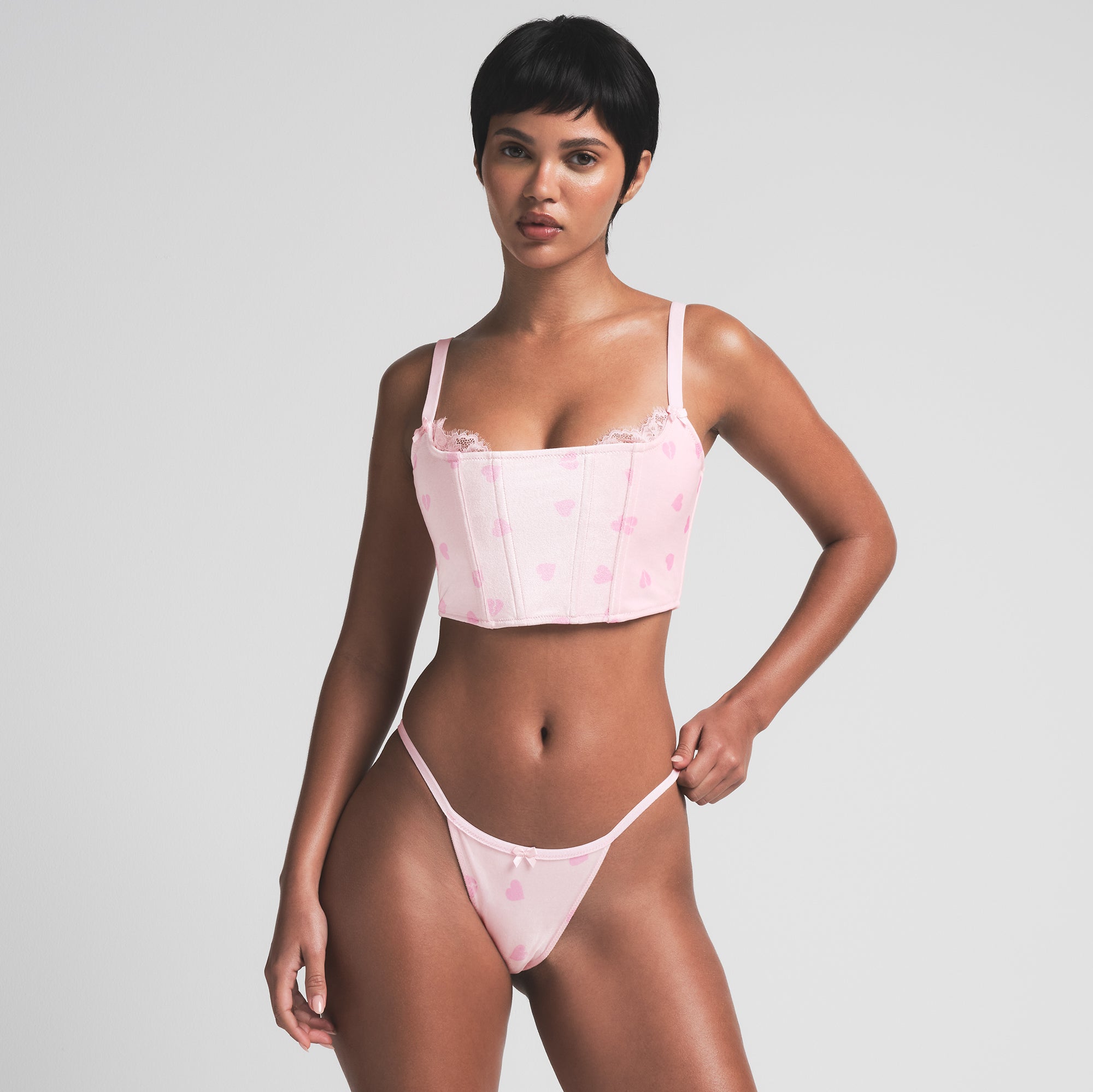 Укороченный корсет SKIMS, цвет cherry blossom heart breaker
Укороченный корсет SKIMS, цвет cherry blossom heart breaker