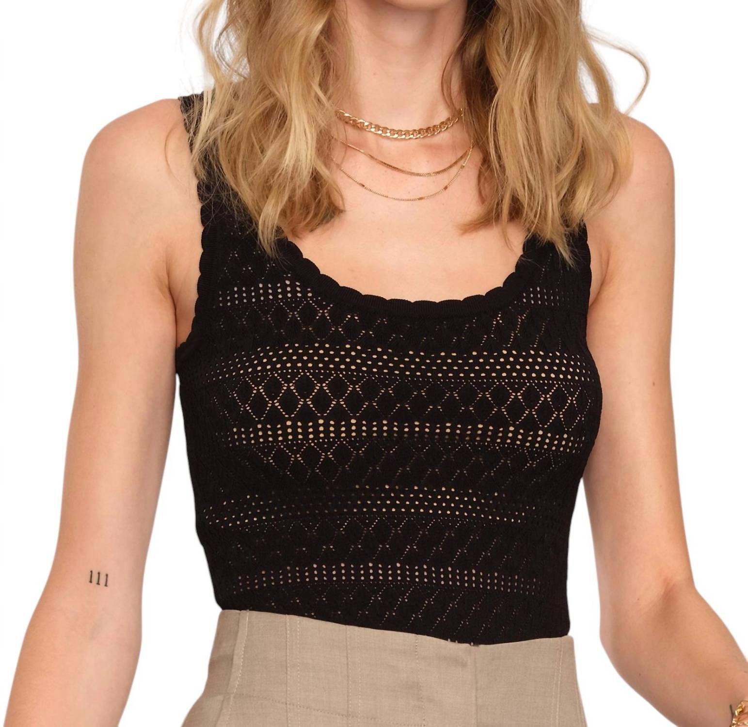 Топ Angela в черном цвете heartloom
Топ Angela в черном цвете heartloom