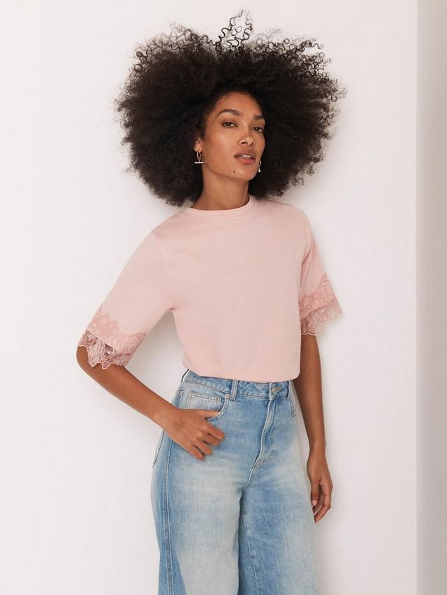 Футболка с коротким рукавом и круглым вырезом, отделанная хлопковым кружевом Mint Velvet
Футболка с коротким рукавом и круглым вырезом, отделанная хлопковым кружевом Mint Velvet