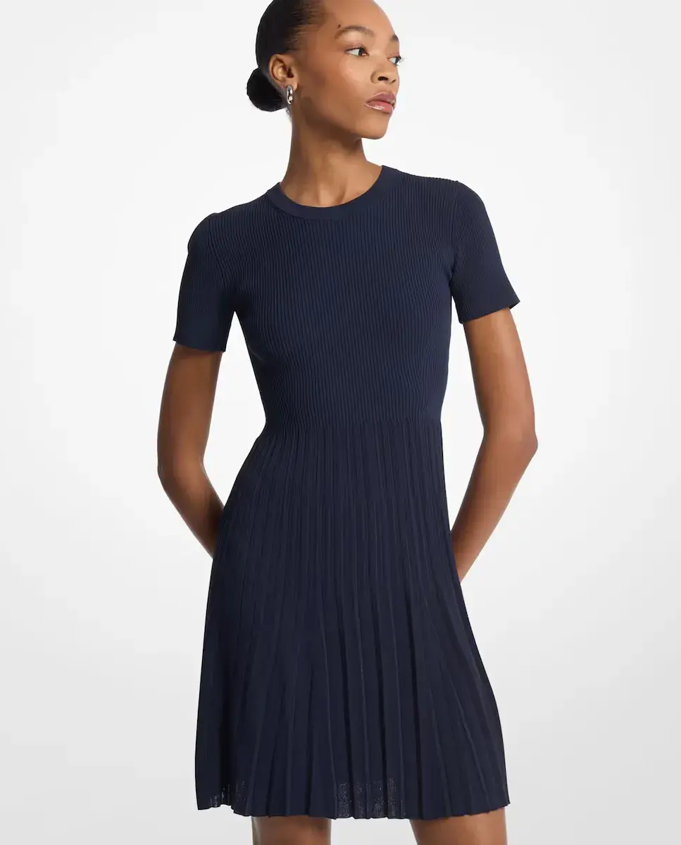 Платье из эластичного трикотажа с расклешенной юбкой Michael Michael Kors, темно-синий
Платье из эластичного трикотажа с расклешенной юбкой Michael Michael Kors, темно-синий