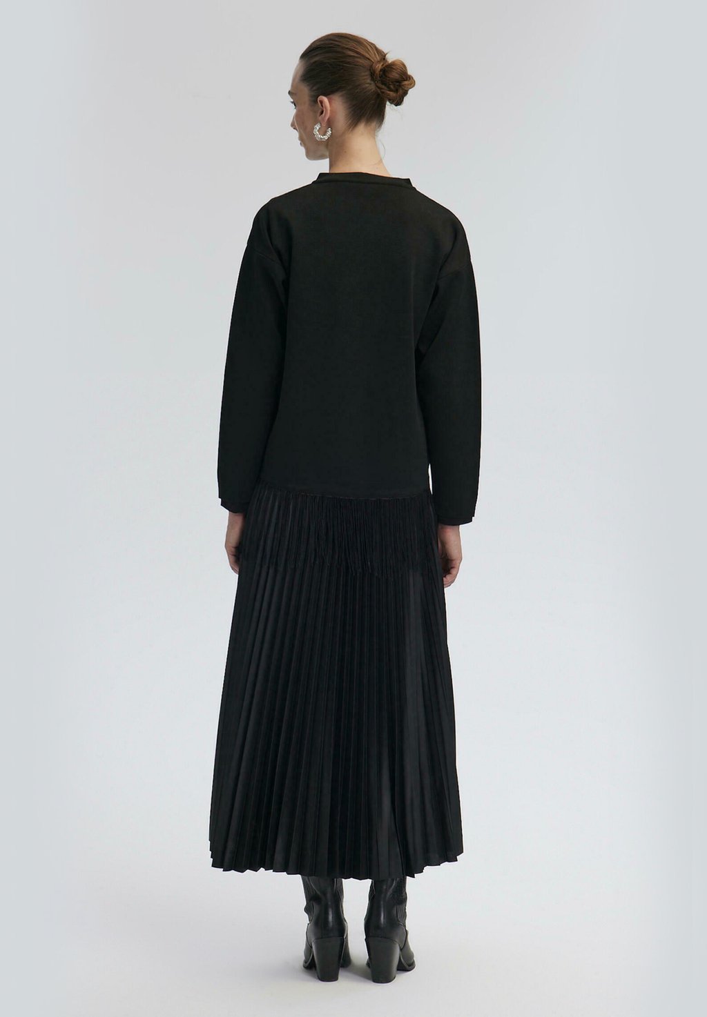 Кардиган DETAILED Touché Privé, черный
Кардиган DETAILED Touché Privé, черный