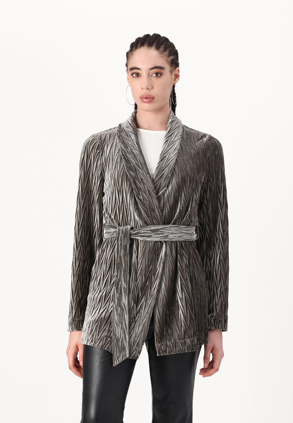 Блейзер YASVERY YAS, черный
Блейзер YASVERY YAS, черный