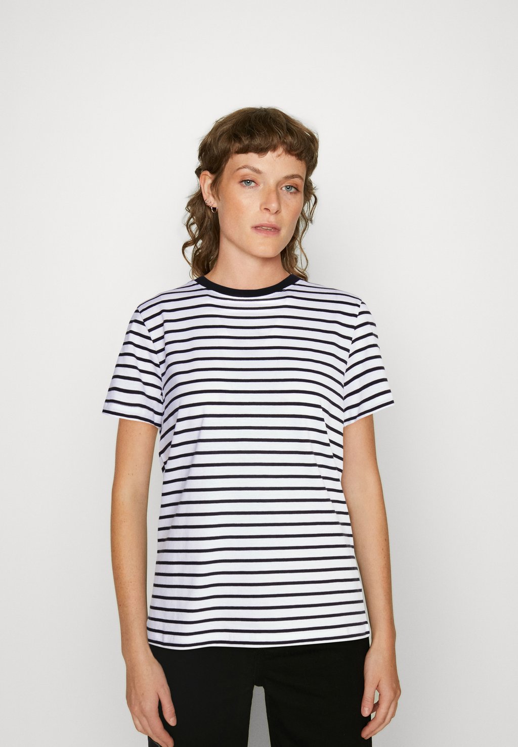 Рубашка с принтом SLFMYESSENTIAL STRIPE O NECK TEE Selected Femme, черный
Рубашка с принтом SLFMYESSENTIAL STRIPE O NECK TEE Selected Femme, черный