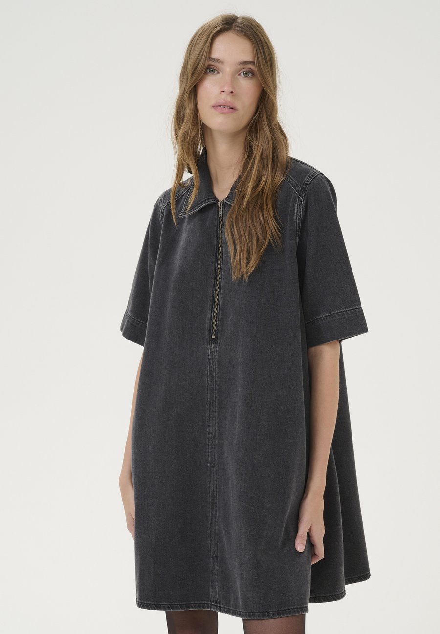 Платье My Essential Wardrobe Denim dress, Dark Grey Wash/Dark Grey
Платье My Essential Wardrobe Denim dress, Dark Grey Wash/Dark Grey